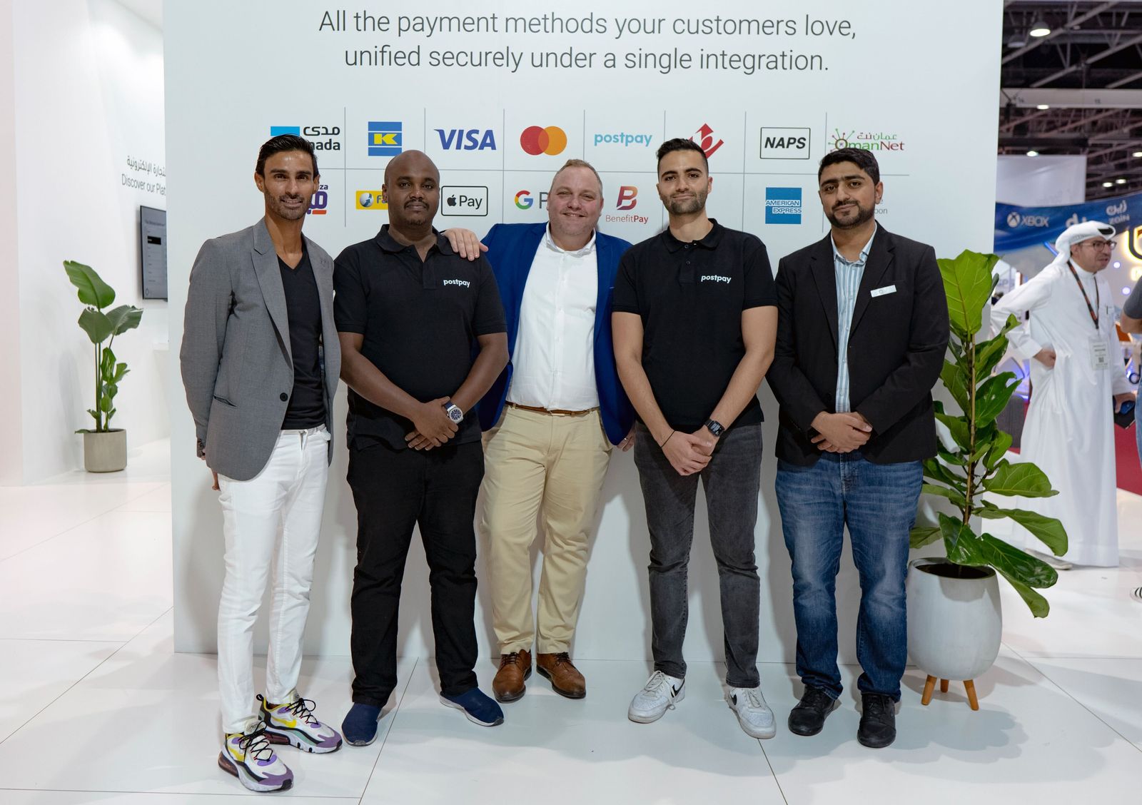 فريق تاب للمدفوعات وبوستباي بعد توقيع الشراكة