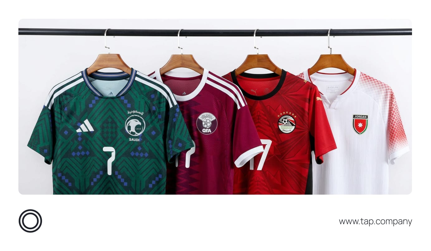 المنتخبات المشاركة في نهائيات كأس العالم من منطقة الشرق الأوسط وشمال إفريقيا ، من اليسار إلى اليمين، الأخضر السعودي، العنابي القطري، نشامى الأردن، وفراعنة مصر.