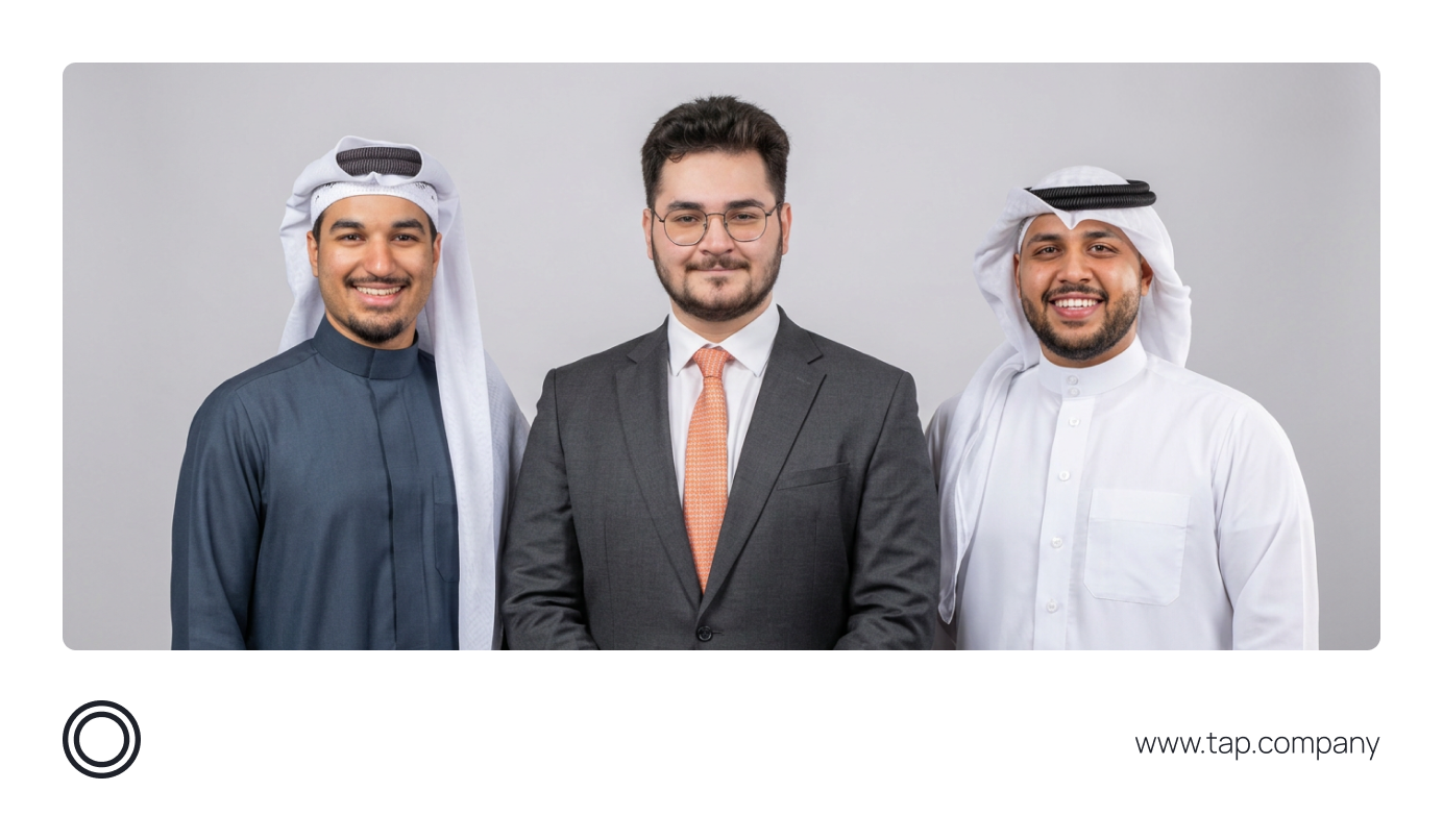 من اليمين إلى اليسار، مؤسسو تطبيق وجبة مظفر المسعد وغسان أصفهاني وناصر كانو، الذين أطلقوا التطبيق في البحرين لمساعدة المطاعم والمتاجر على بيع فائض الطعام والحد من هدره.