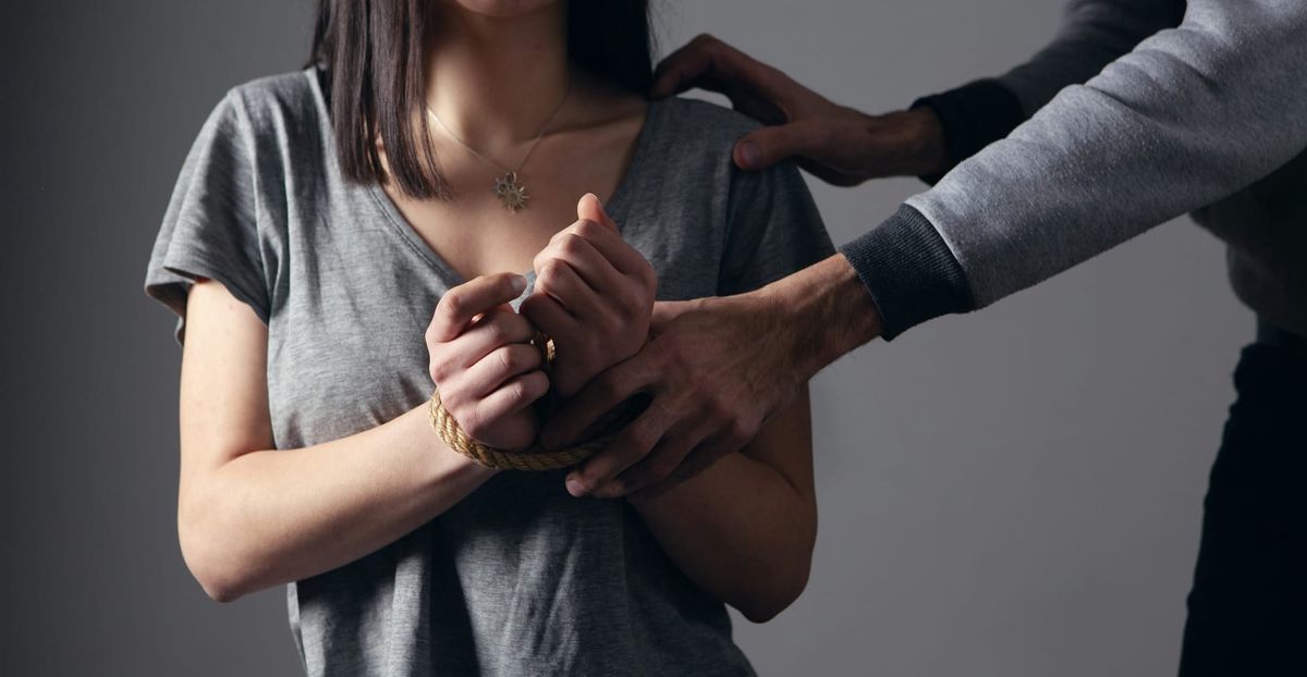 'She Likes it Rough': Dissecting the Glorification of Rough Sex
