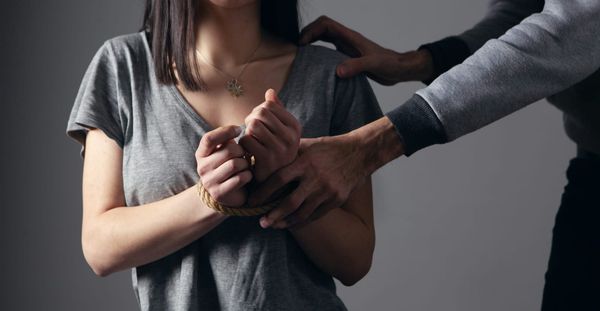 'She Likes it Rough': Dissecting the Glorification of Rough Sex