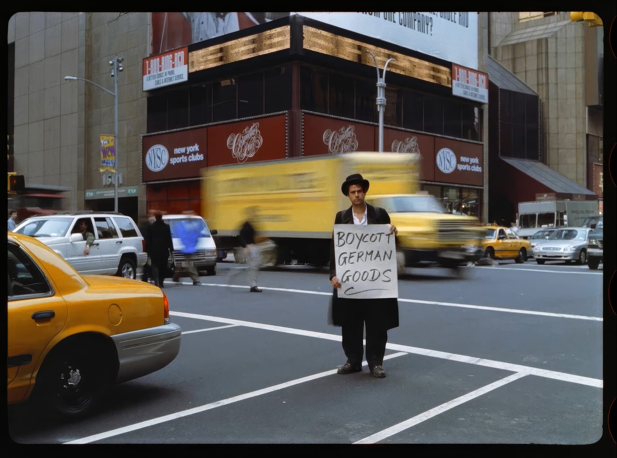 Christoph Schlingensief on Times Square, Film still from Deutschland versenken, 9 November 1999