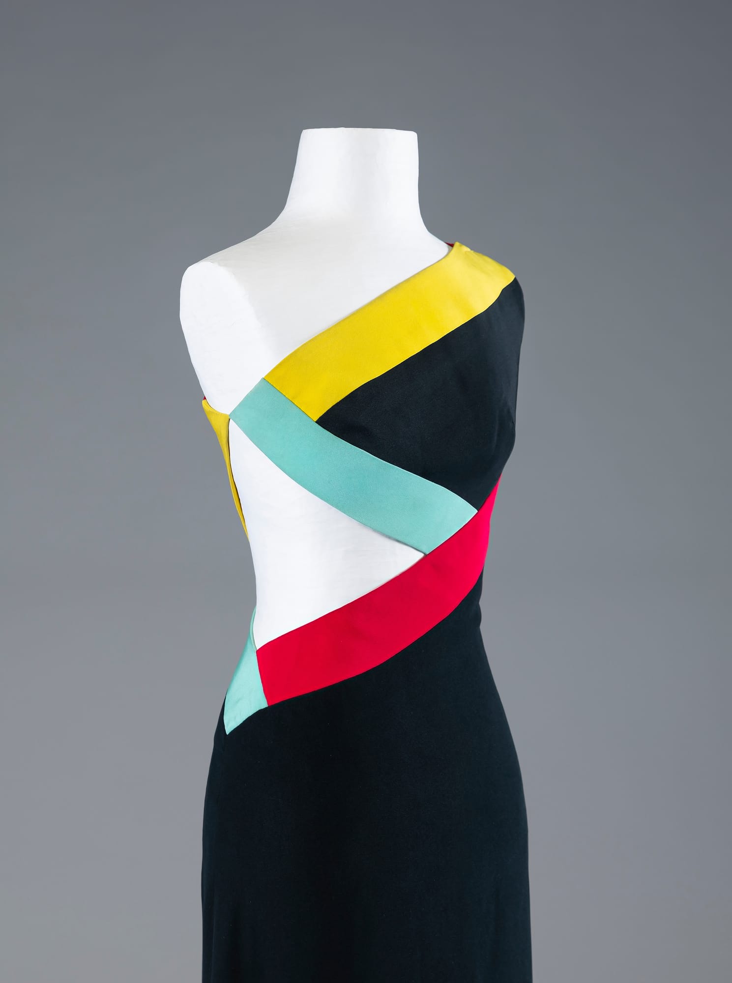 Madame Grès, Schwarzes Abendkleid mit mehrfarbigen Einsätzen, Kunstseide, Crêpe de Chine, Detail, H/W 1967