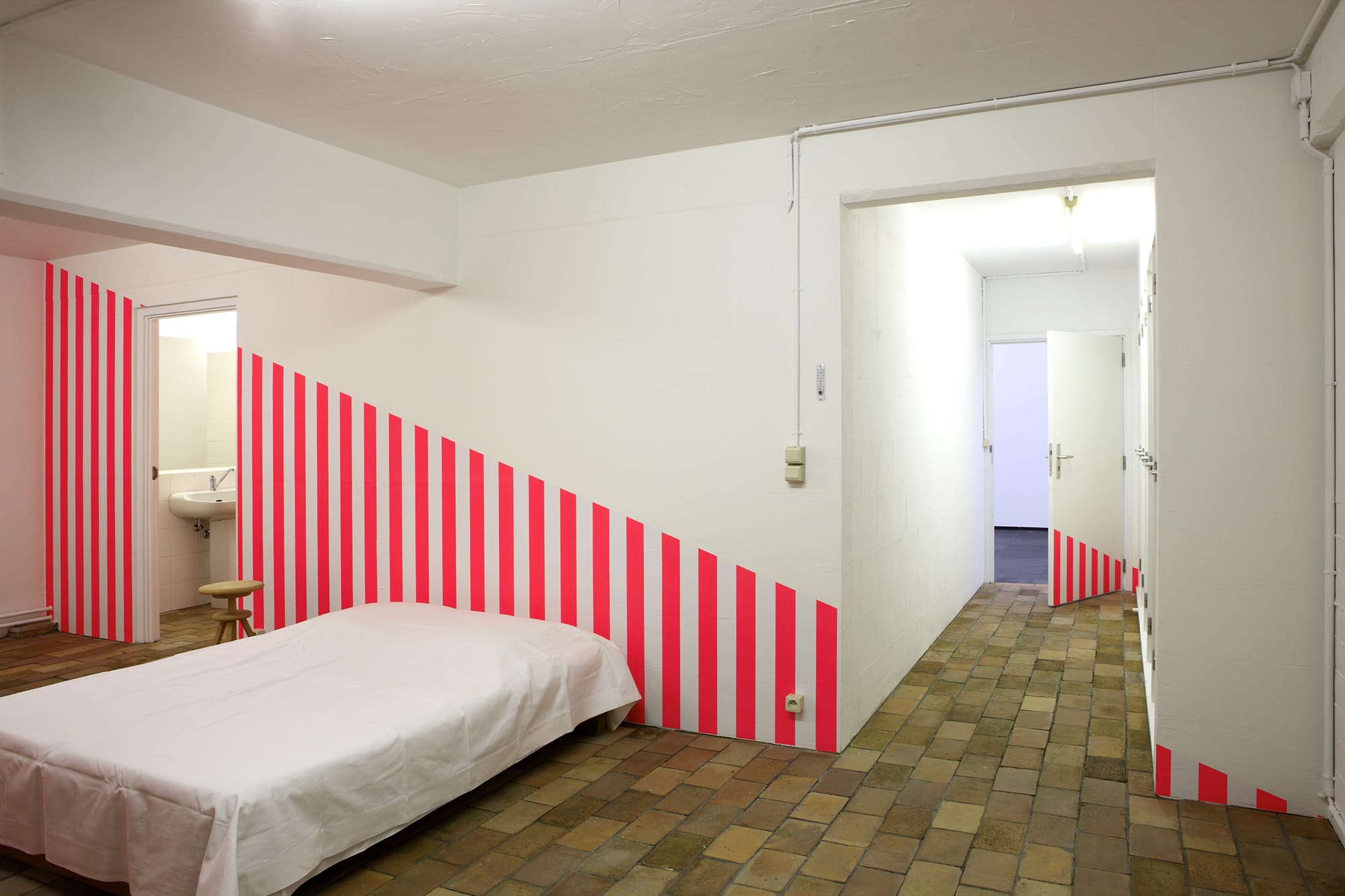 Daniel Buren, Le Décor et son Double, 1986