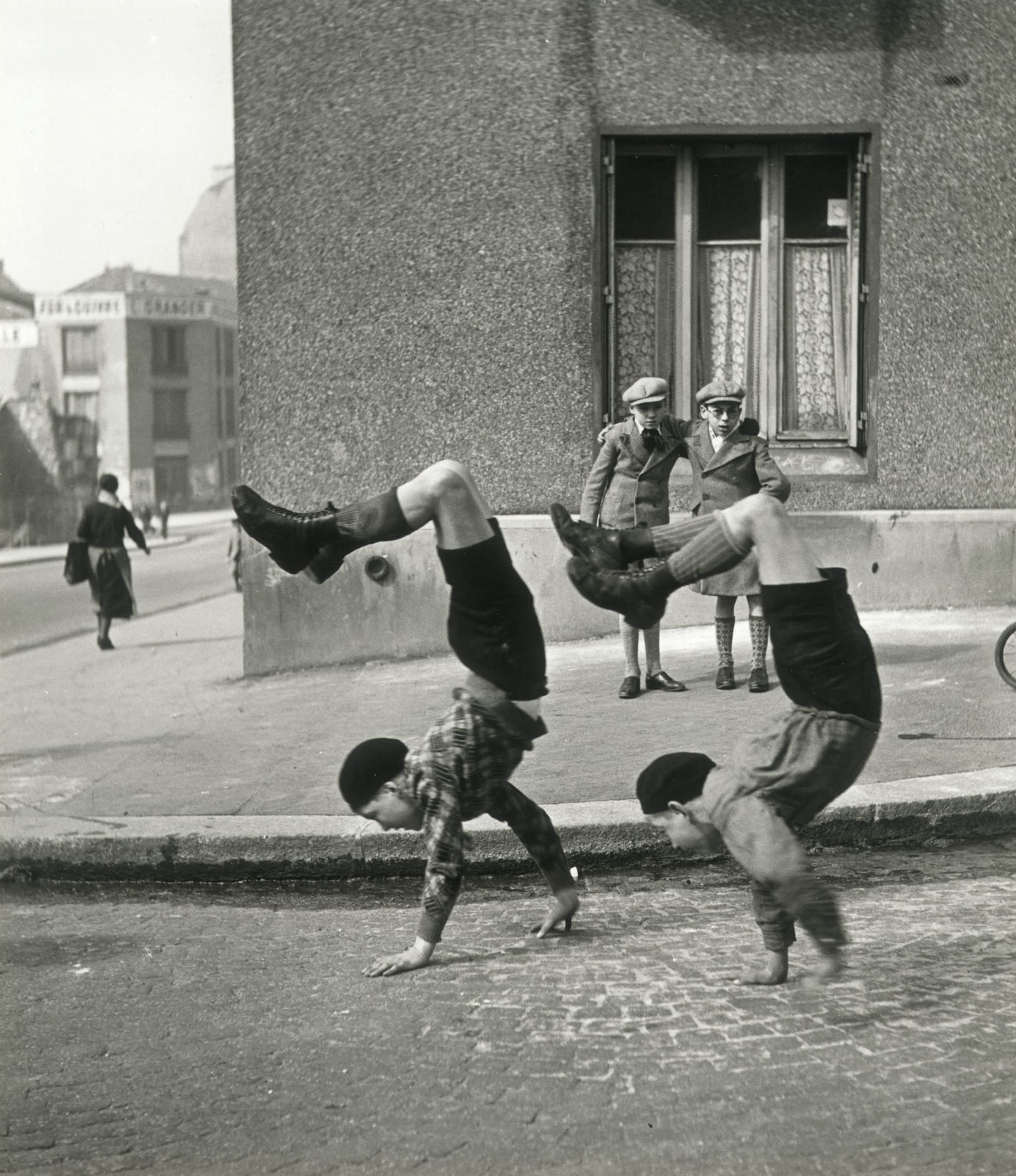 Robert Doisneau, Les frères, rue du Docteur Lecène, 13ième arr., 1934