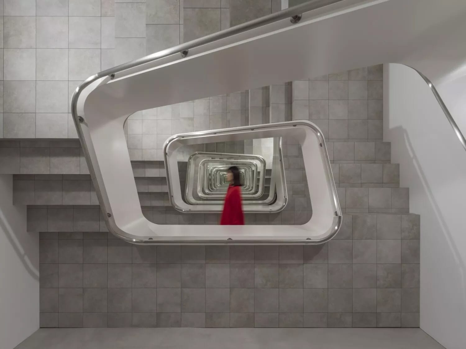 Leandro Erlich, Infinite Staircase, 2020