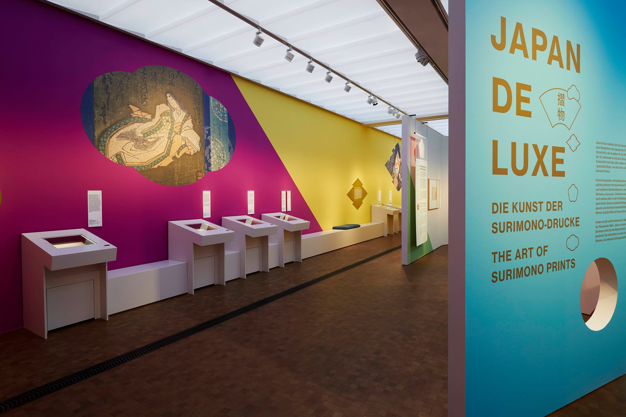 Installation view “Japan de luxe — The Art of the Surimono prints”