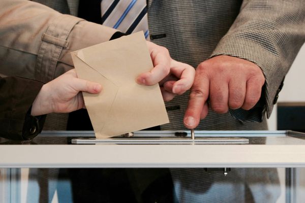 AI is starting to wear down democracy