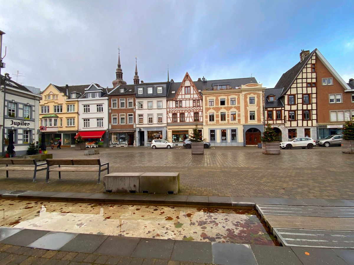來自德語區歐朋（Eupen）的祖父約翰