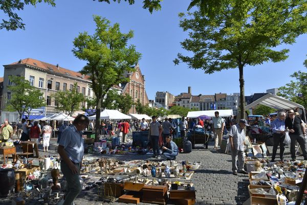 跳蚤天堂                        Place du Jeu-de-Balle