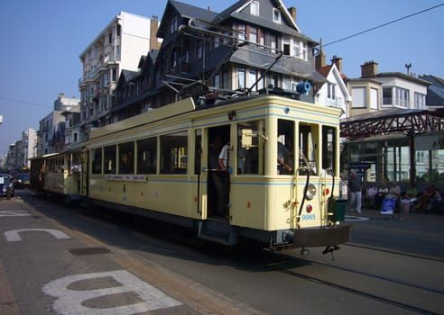 超現實海邊美術館─保羅德爾沃（Paul Delvaux）