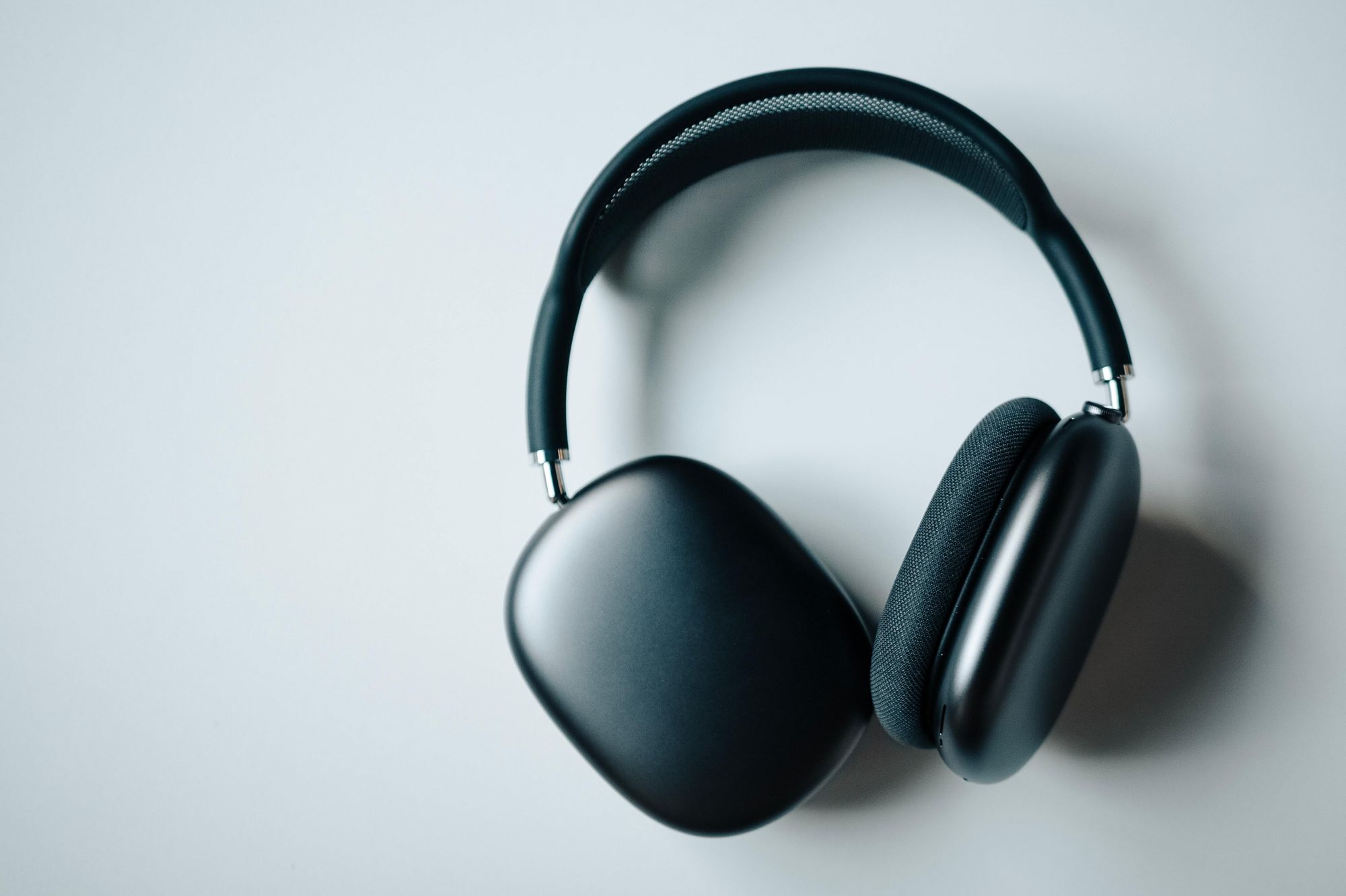 Exploration Weekly - Apple & Google App Store Laws Proposed / Vivendi Sells 7.1% of UMG to Pershing Square / Majors Sue Charter Communications Again