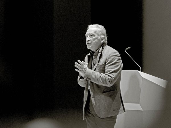 Le maître du bonheur, entre Orient et Occident