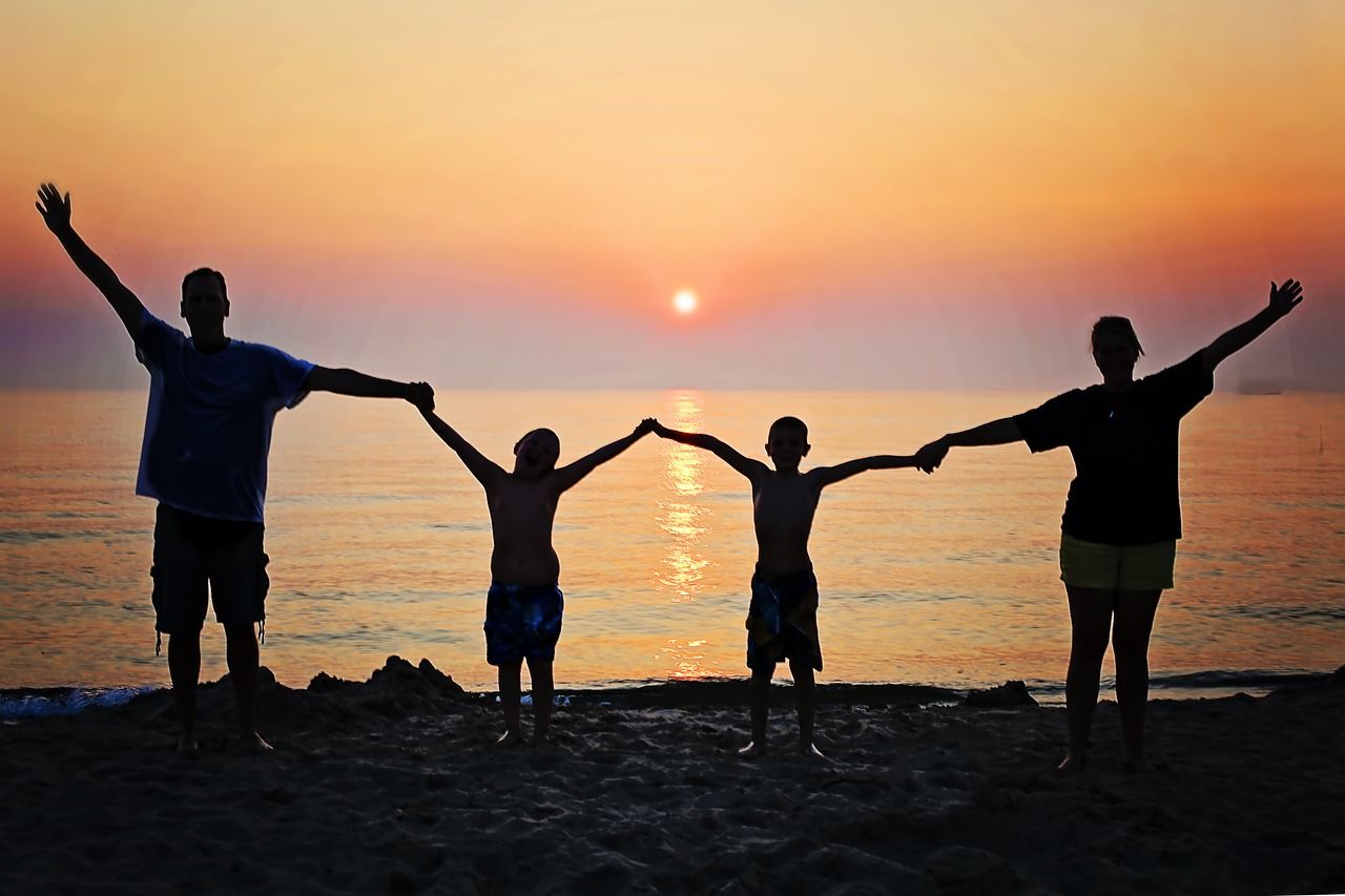 vacanze_in_famiglia-tramonto-spiaggia