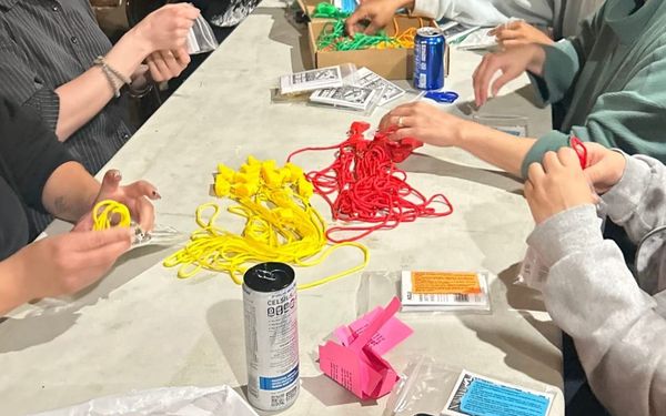 Chicago's Community Organizers Build Rapid Response Model as ICE Shifts Focus Nationwide