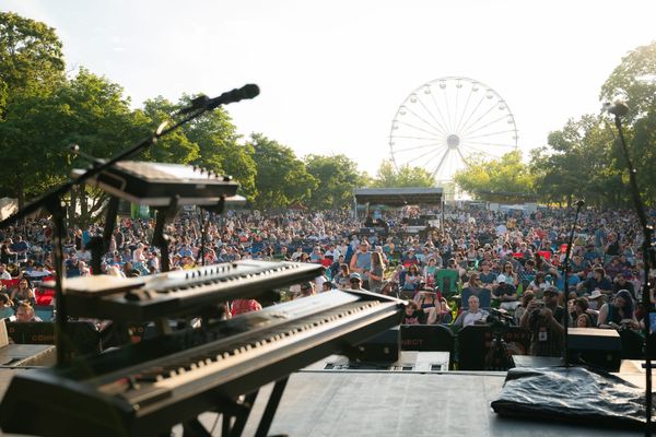 Brookfield Zoo Convierte al East Mall en un Local para Conciertos. Así es Como Funciona