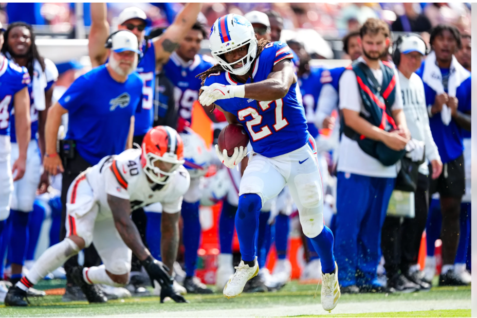 WHEELS!! Buffalo running back IAN WHEELER (#27, HOWARD)…