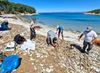 EKOLOŠKA AKCIJA U LASTOVSKOJ UVALI Vrijedni volonteri s predivne plaže uklonili čak 130 kilograma otpada!