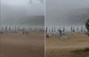 VIDEO Snažno nevrijeme u Rabu počupalo prazne ležaljke, poslagane po plaži - Pogledajte snimku!