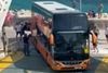 Autobus pun poljskih srednjoškolaca zapeo na trajektu za Korčulu: "Putnici ga tresli i gurali"