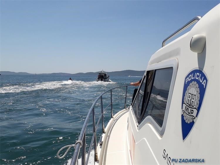 I stranci i naši: Nekoliko kazni za glisiranje preblizu obali