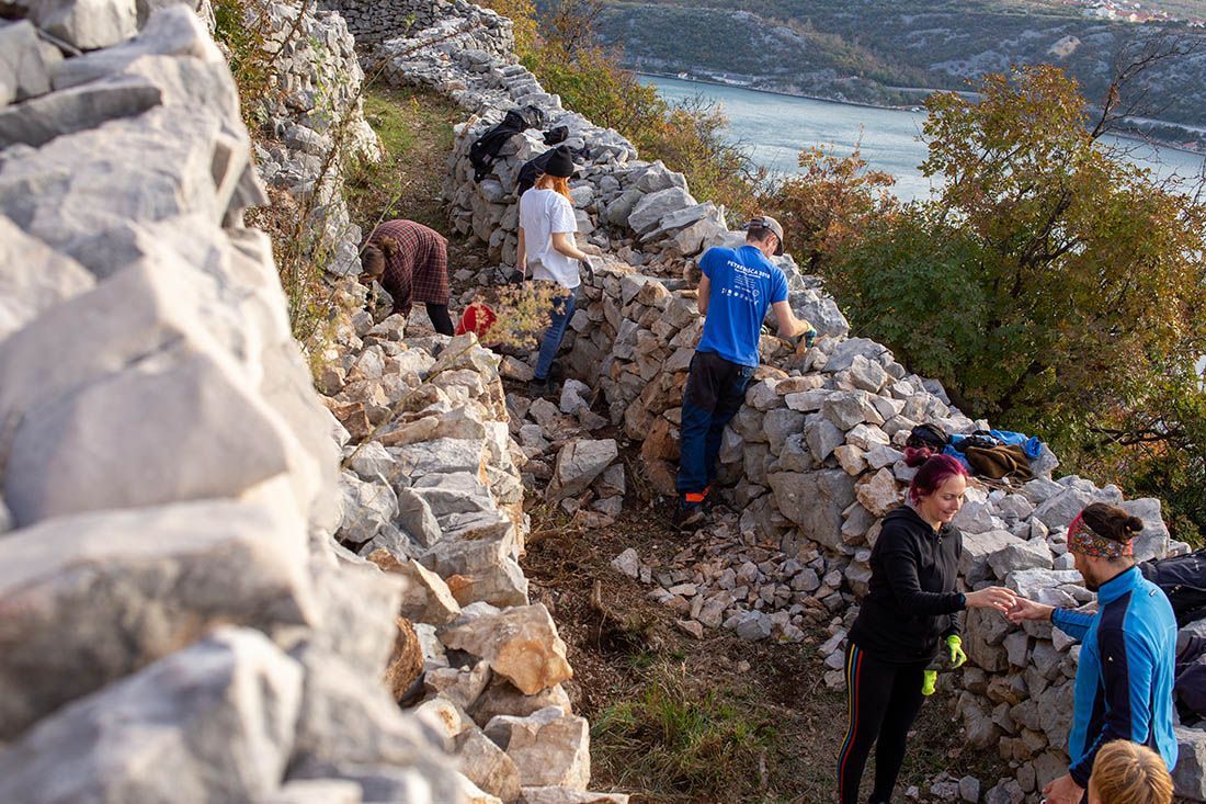 Prevenciji požara bi osim kupovine kanadera i molitve za kišu možda više pomogli poticaji za stočarstvo i suhozide