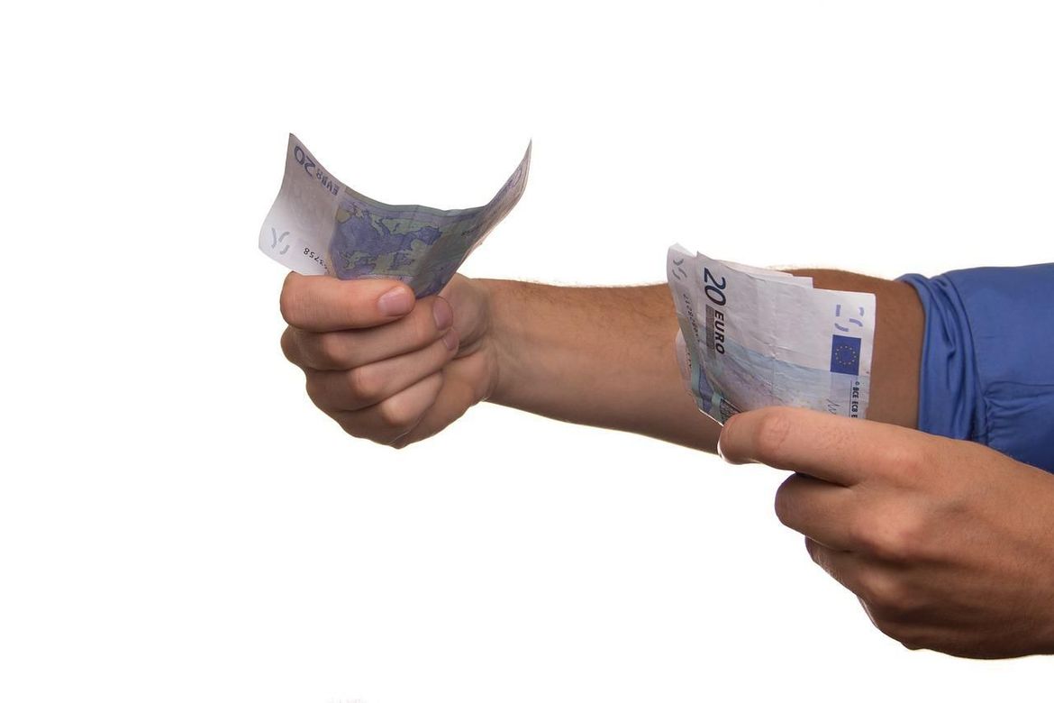 Ne mijenjajte na ulici: Dao eure i kune, dobio rublje