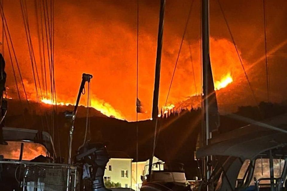 Kiša pomogla vatrogascima u Dubrovačkom primorju, požar lokaliziran