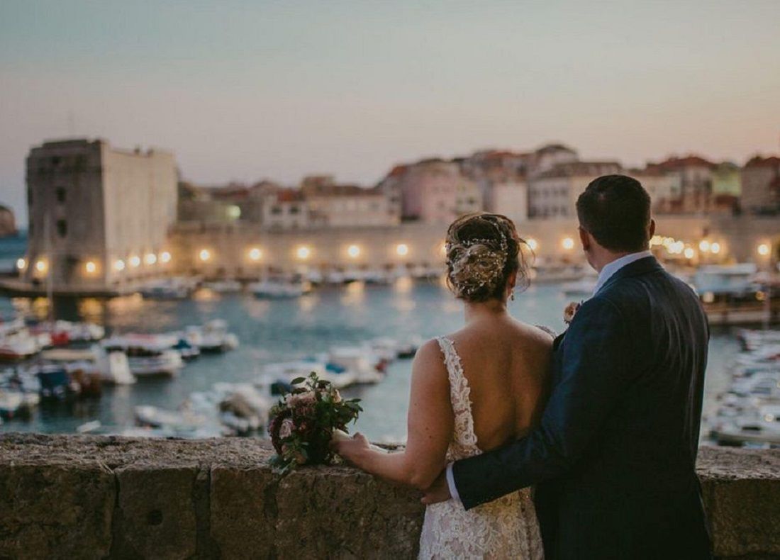 Mladenci u Dubrovniku kažnjeni s 2.000 kuna zbog gluposti njihova vozača