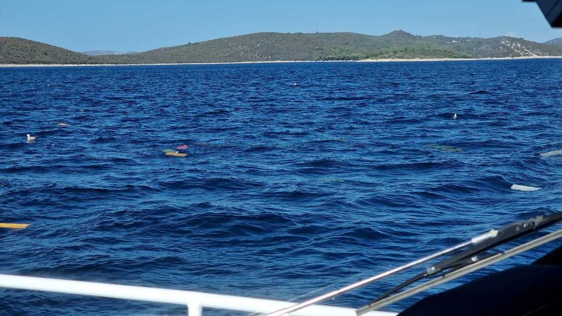 FOTO Sedam članova posade spašeno pri potonuću plivarice kod Iža