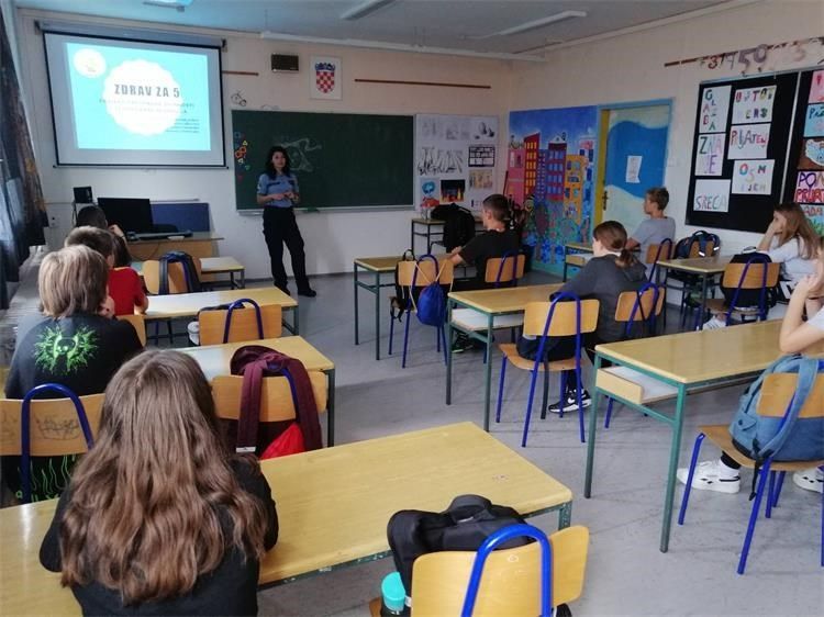 Riječka policija započela s provođenjem preventivnog projekta „Zdrav za 5!“ u novoj školskoj godini