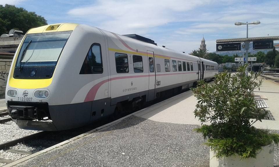 Vlak iz Zagreba za Split stigao na vrijeme!