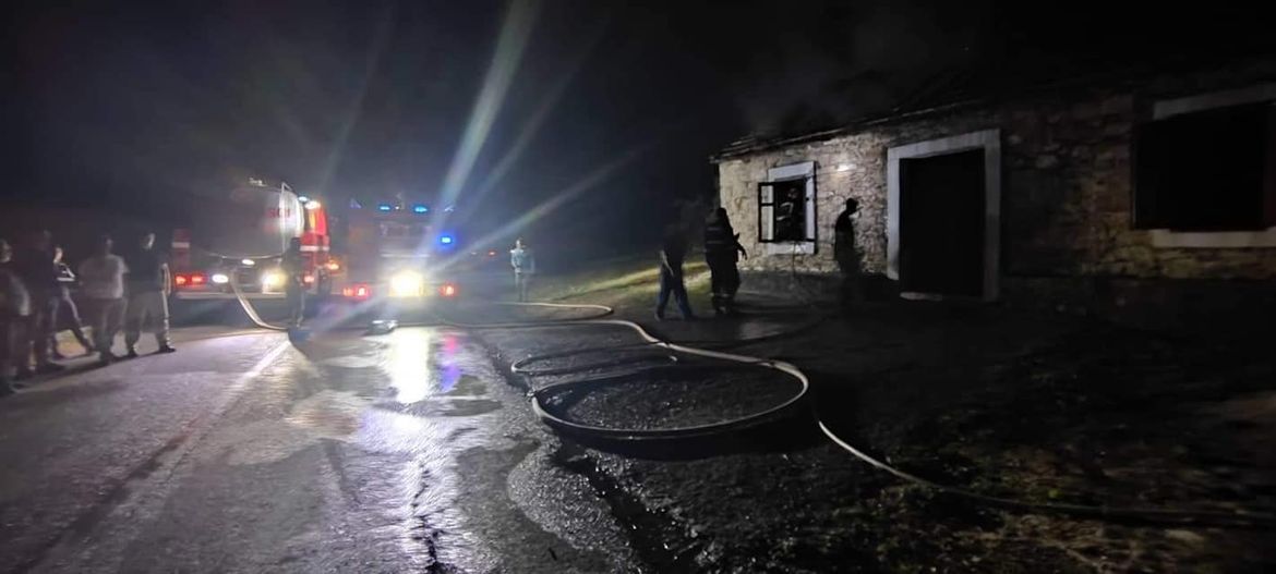 Na Korčuli izgorio gospodarski objekt