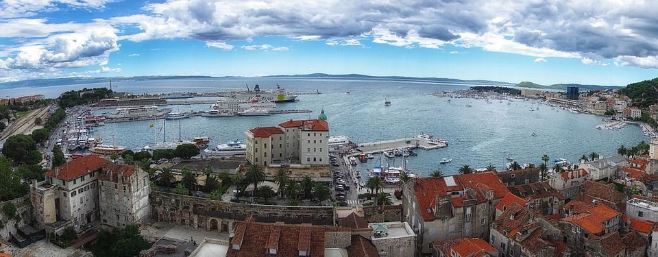 Umrla Britanka koju je na plaži u Splitu udario grom