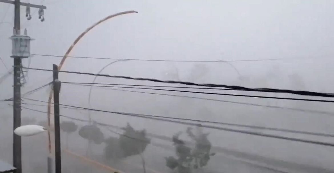 Uragan Roslyn prošao Meksikom, dvije osobe poginule
