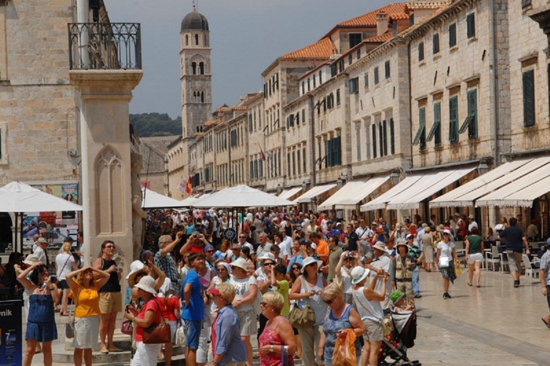 TURISTI IZ NJEMAČKE NAJBROJNIJI - DZS: "U kolovozu 7,7% više dolazaka i 5,1% više noćenja turista nego u kolovozu 2021."