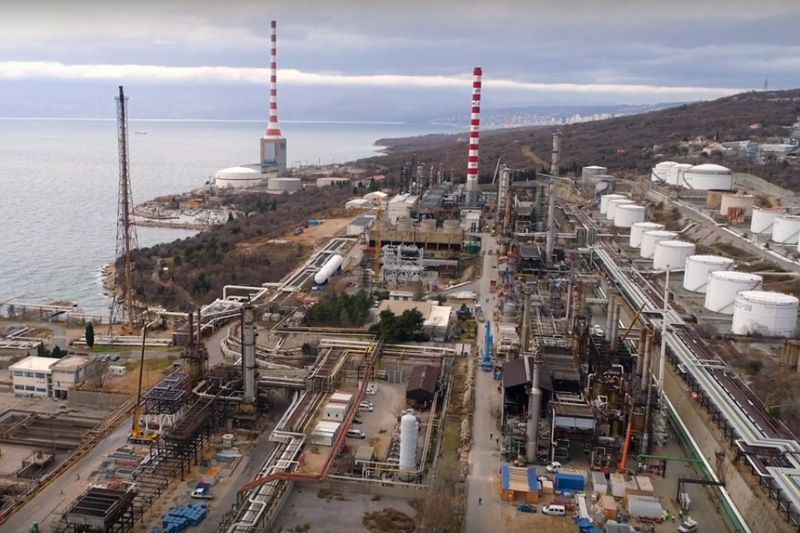 Rumunjski radnici prosvjeduju na ulazu u riječku Rafineriju - Neisplaćene su im dvije plaće