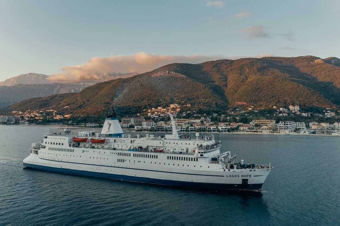 U Crnu Goru uplovio najveći brod knjižnica na svijetu