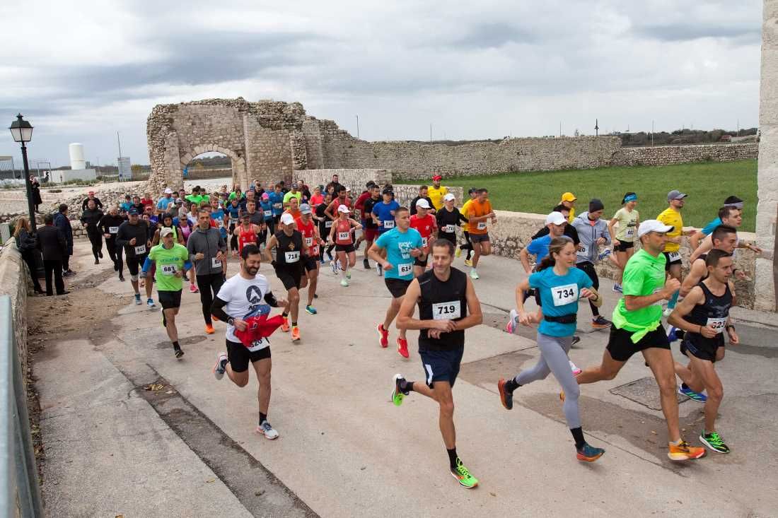 FOTO Ivan Bulić i Lucija Kopić pobjednici kišnog i vjetrovitog polumaratona Nin-Zadar