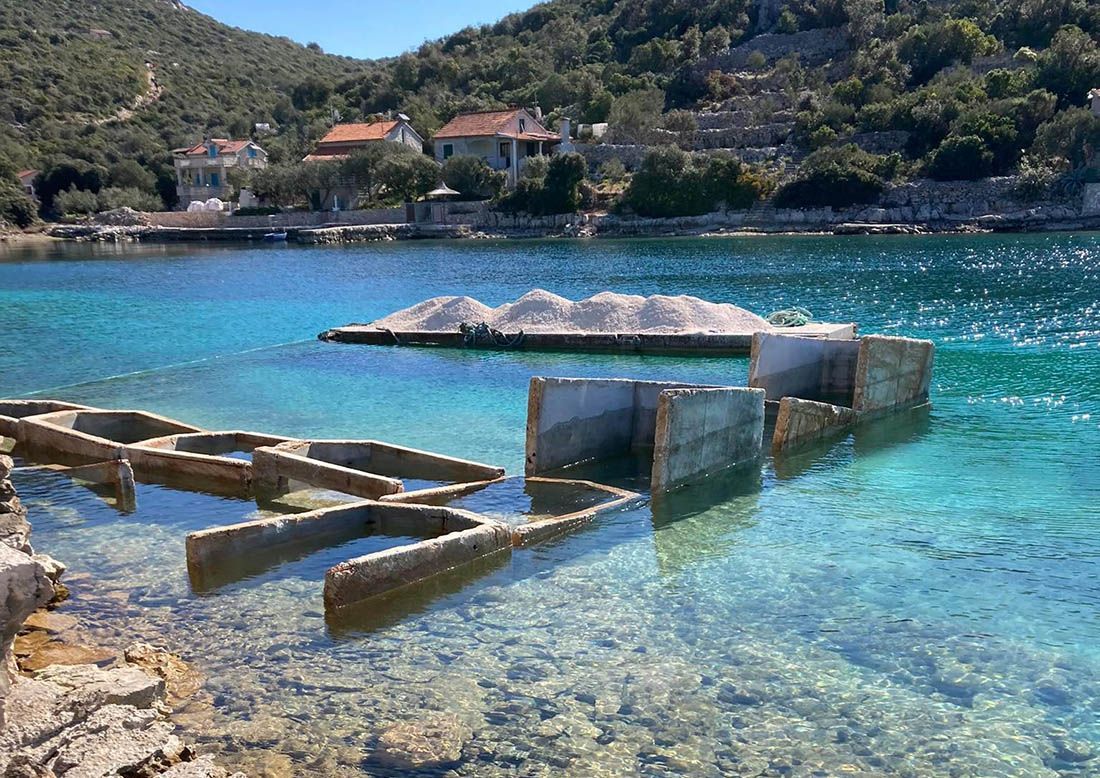 Zbog jezivih primjera devastacije, novi zakon propisuje do 130 tisuća eura za privatnu plažu ili mol za vezivanje broda!