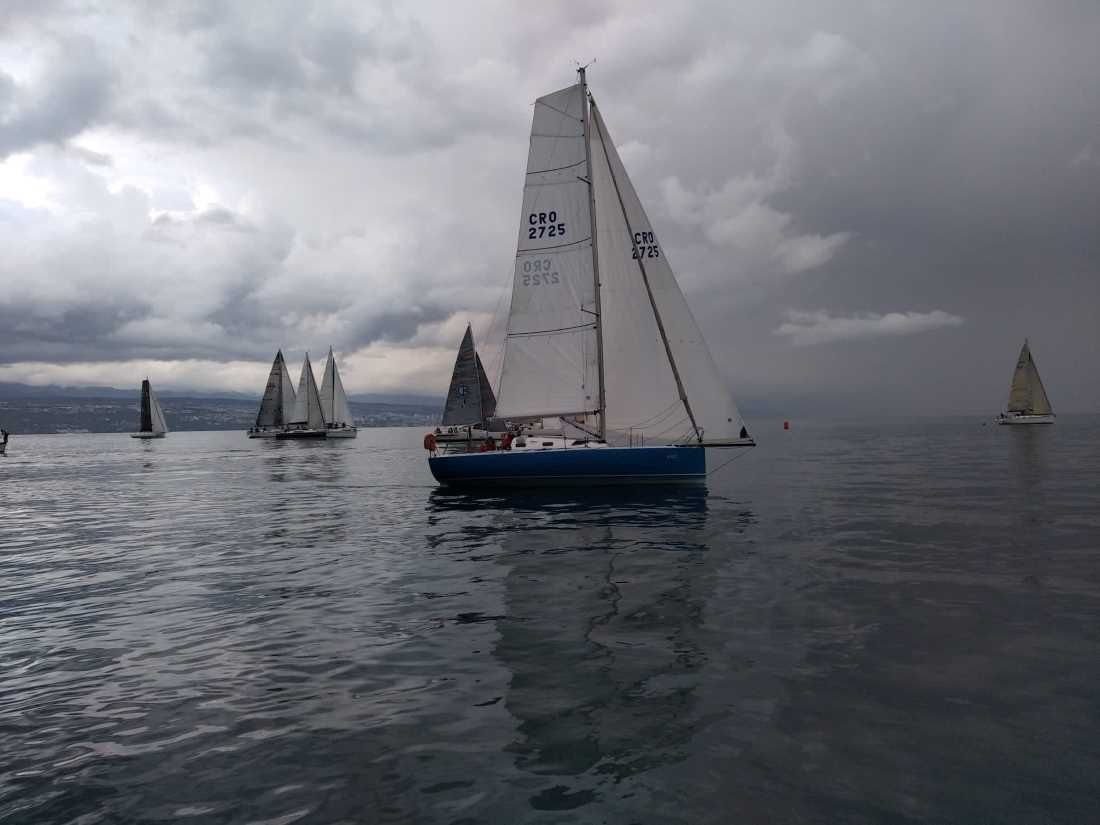 Na rubu olujnih oblaka, uspješno završila regata Susak za dvoje i posade