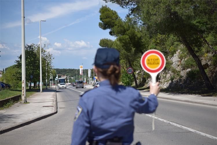 U zatvor na 15 dana zbog vožnje bez vozačke dozvole koja mu je ionako već pravomoćno oduzeta