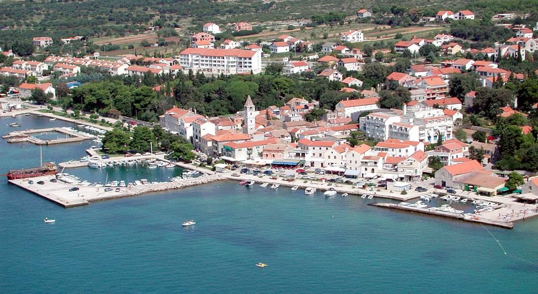 Muškarac napadnut i teško ozlijeđen u kafiću kod Zadra