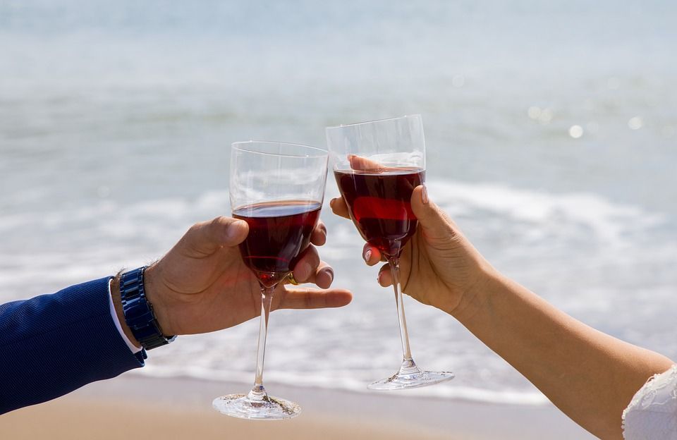 Zašto vas ne treba peći savjest ako uživate u čaši crnog vina poslije ručka?