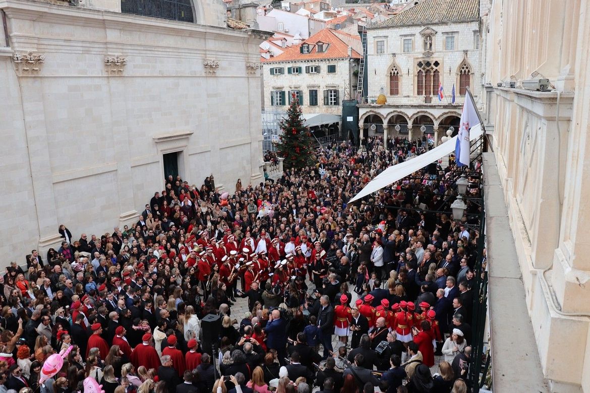 FOTO Kolenda u "Gradu" - Iako je  gužva neopisiva, atmosfera je čarobna!