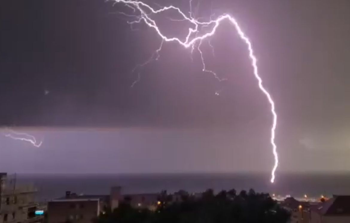 VIDEO Nevrijeme u Dalmaciji - Splićanka ulovila spektakularan kadar udara munje