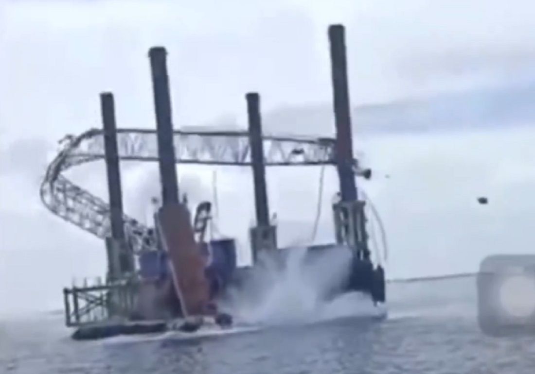 VIDEO Zastrašujuća snimka urušavanja dizalice u more