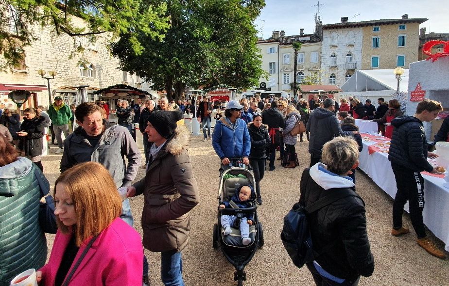 U Poreču za Badnjak besplatna marenda za sve
