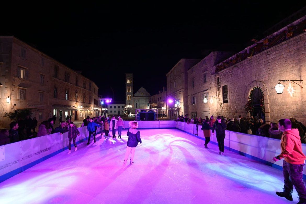 I otok Hvar dobio prvo klizalište