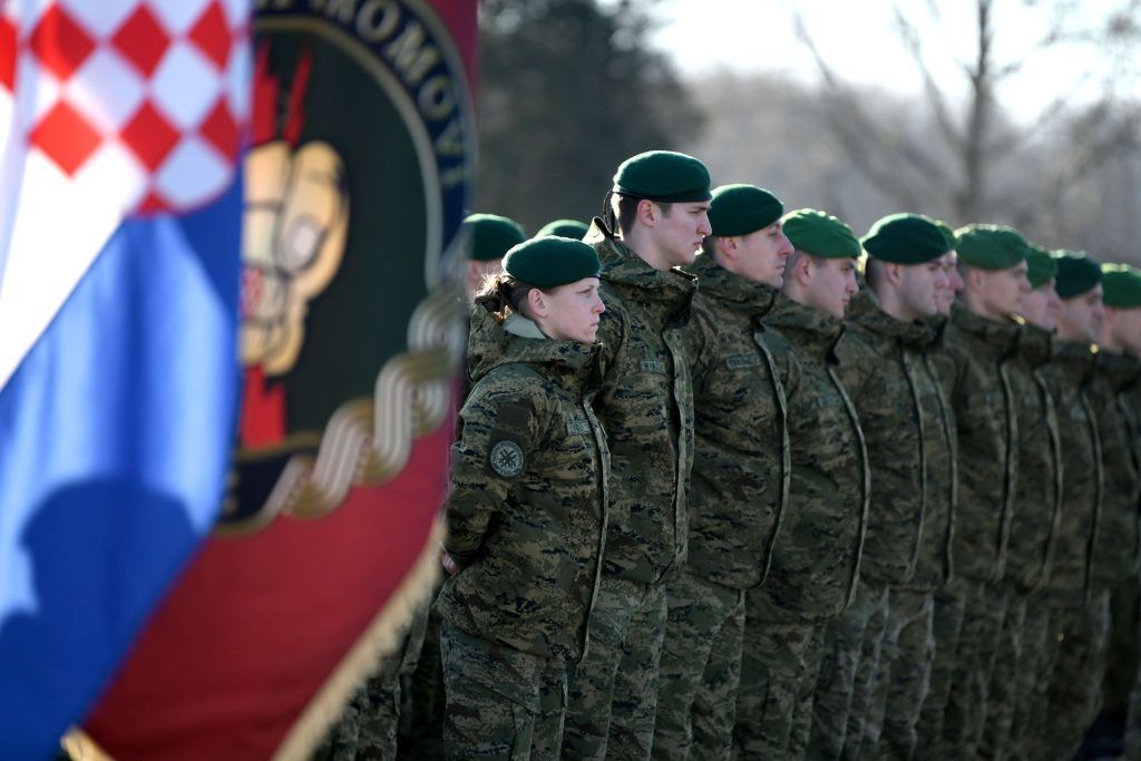 FOTO Milanović pripadnicima OSRH prije odlaska u Litvu: Čuvajte ugled, čast i reputaciju hrvatskih vojnika